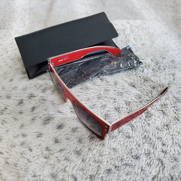 Authentic Moschino Sunnies - Picture 2 of 8